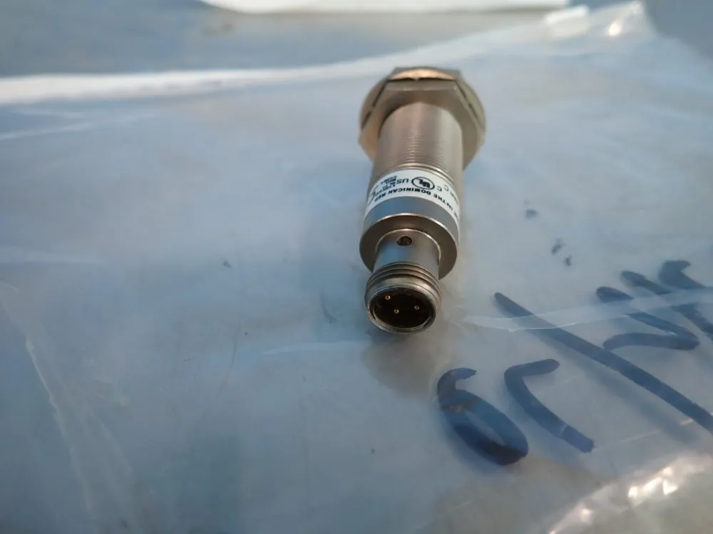 Allen Bradley Lot Of 3 Inductive Proximity Sensor - 872c-d5ne18-d4