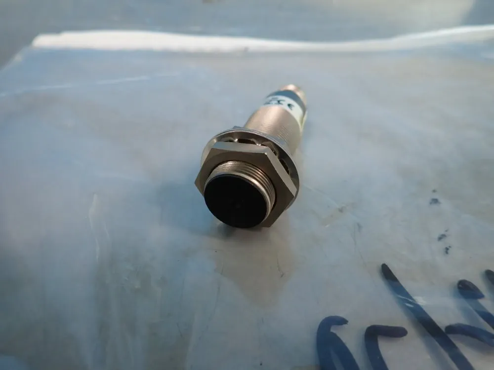 Allen Bradley Lot Of 3 Inductive Proximity Sensor - 872c-d5ne18-d4