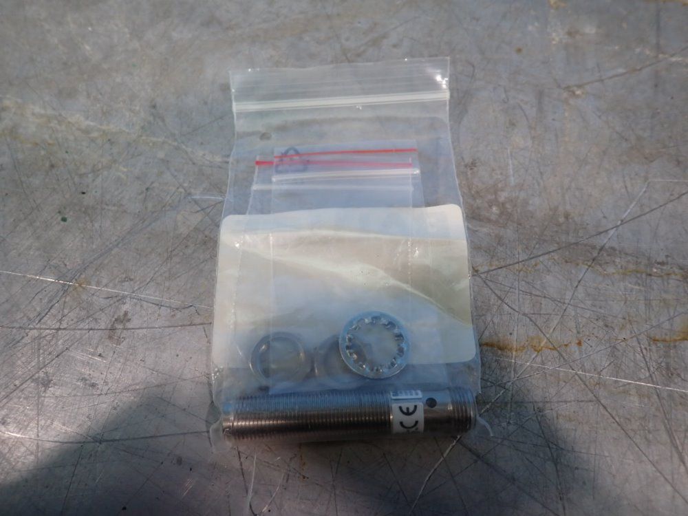 Balluff Lot Of 4 Inductive Sensors - Besm12eg1-psc20n-s04g-s