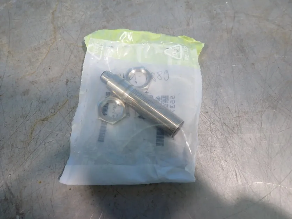 Balluff Lot Of 2 Proximity Sensors - Bes01jw