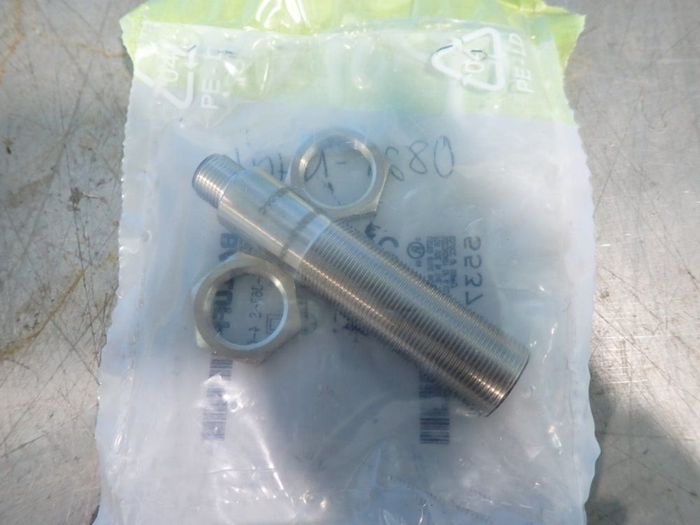 Balluff Lot Of 2 Proximity Sensors - Bes01jw