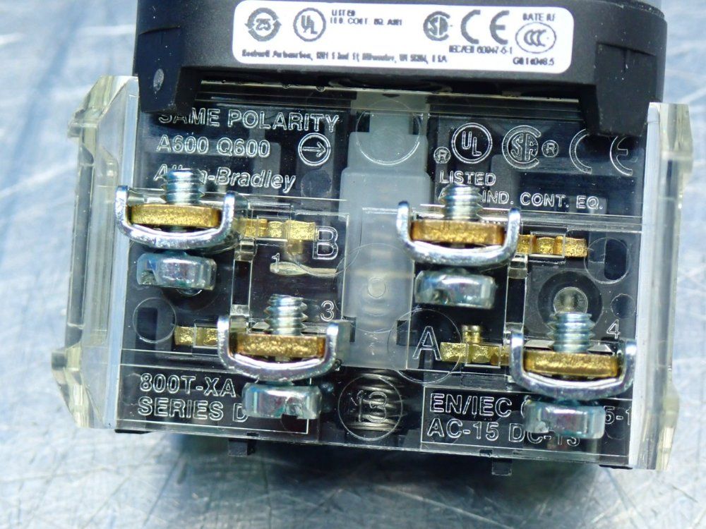 Allen Bradley Flush-head Push Button - 800t-a6a