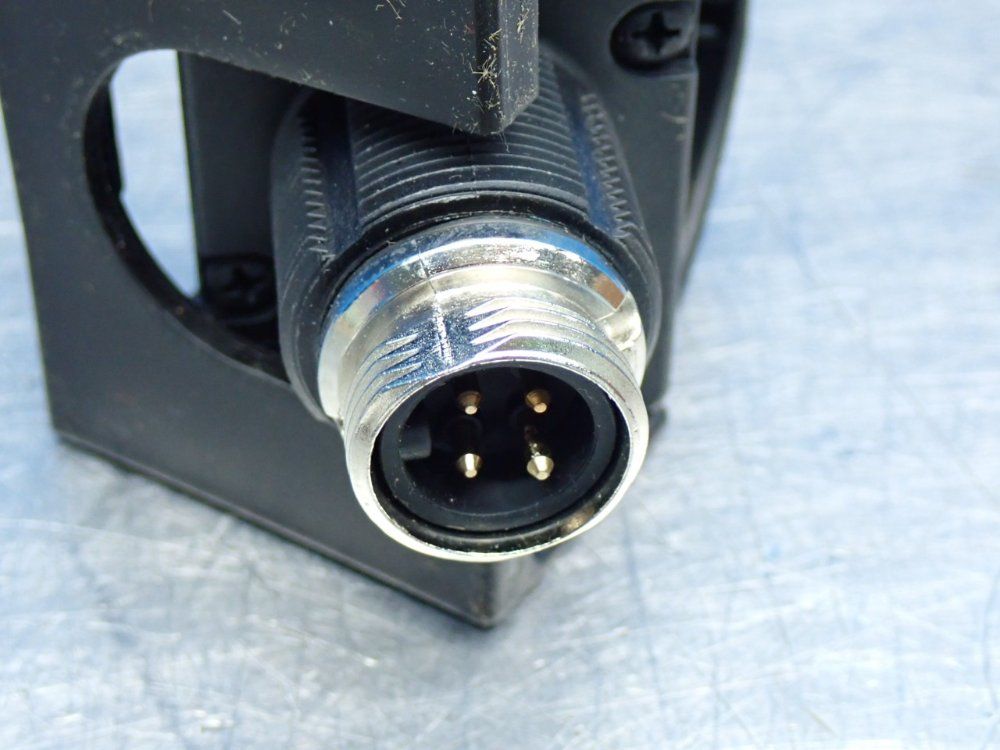 Banner Otb-series Optical Safety Sensor Momentary Touch Button - Otbvp6qd