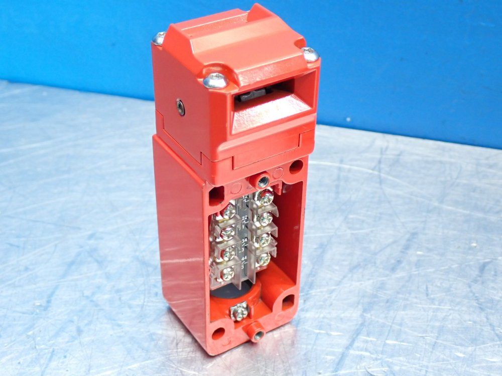 Allen Bradley Guardmaster Tongue Interlock Switch - 440k-mt55026