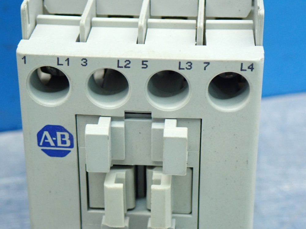 Allen Bradley Contactor Unit - 100-c16b400