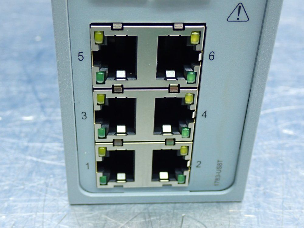 Allen Bradley Stratix 2000 Ethernet Unmanaged Switch - 1783-us8t