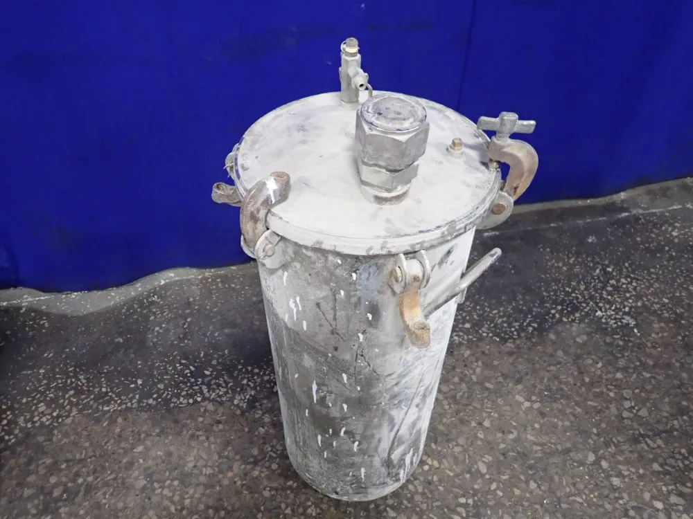 13 1/2" X 33" Paint Pot