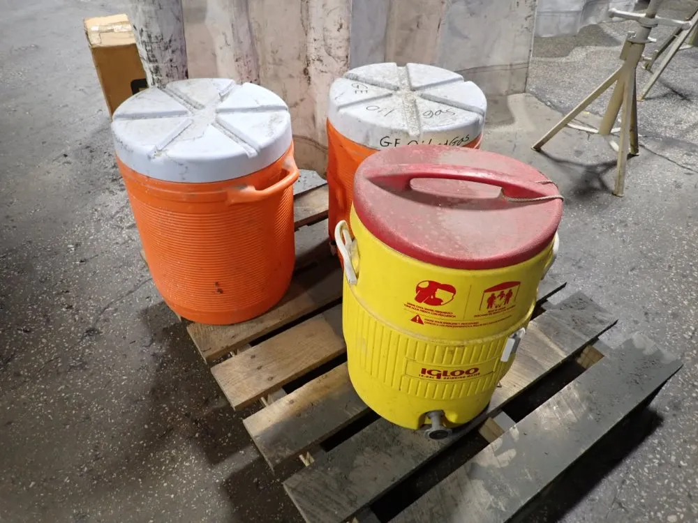 Rubbermaid / Igloo 10 Gal Water Coolers