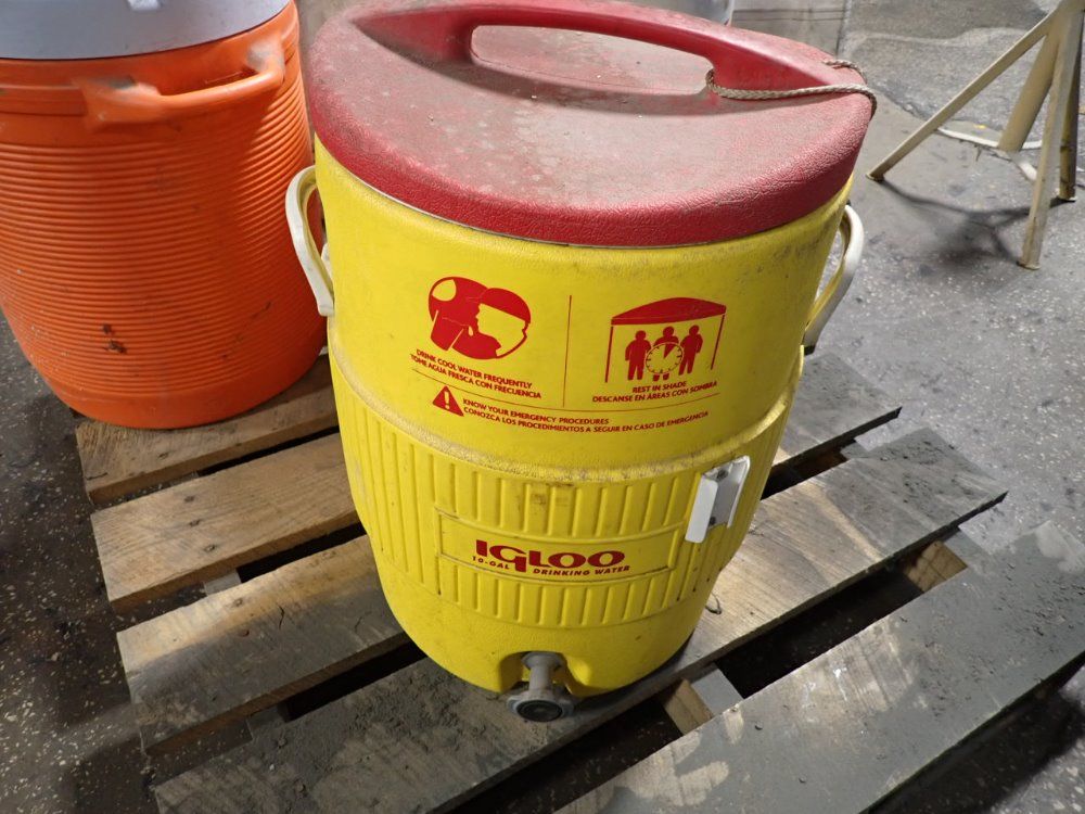 Rubbermaid / Igloo 10 Gal Water Coolers