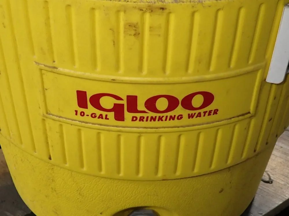 Rubbermaid / Igloo 10 Gal Water Coolers