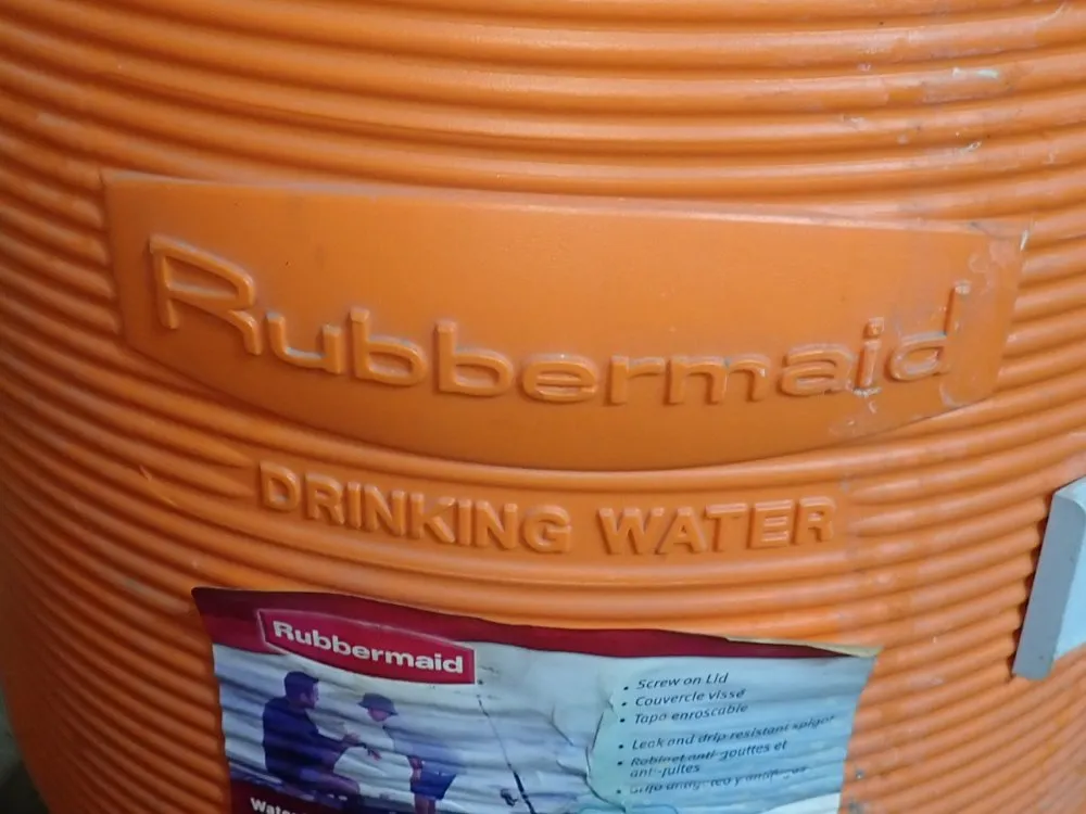 Rubbermaid / Igloo 10 Gal Water Coolers