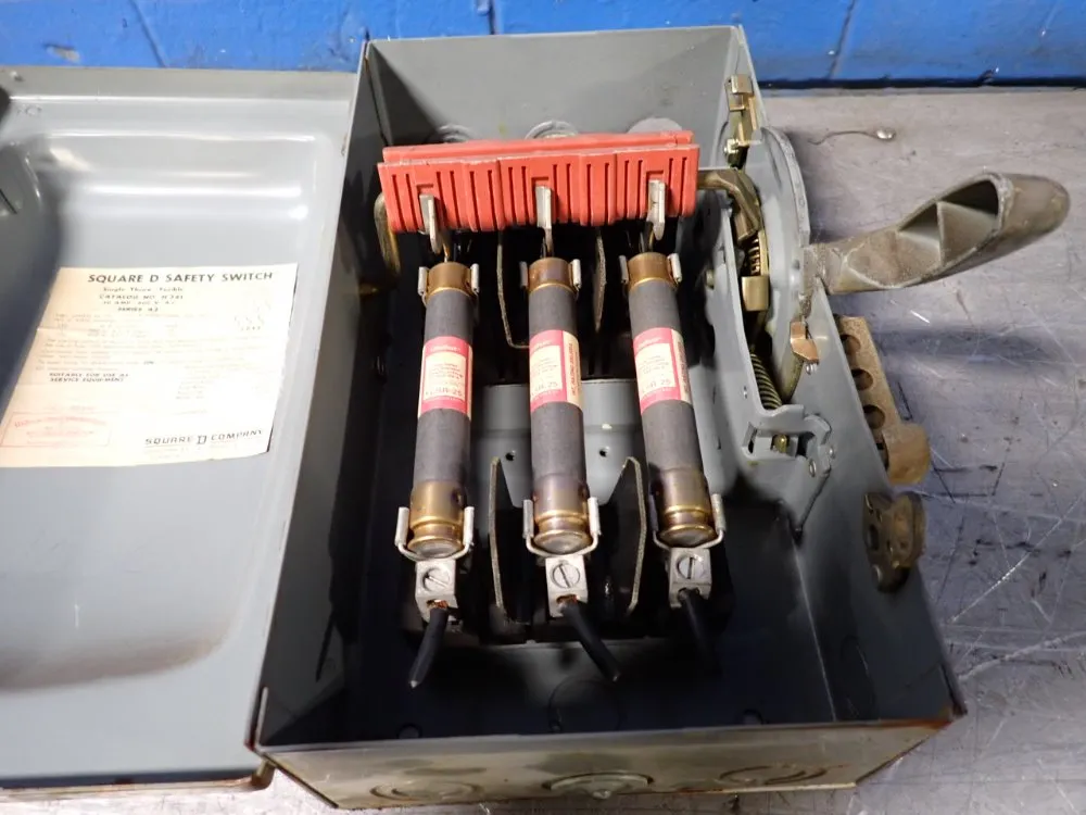 Square D 30 Amp Fusible Disconnect - H 361