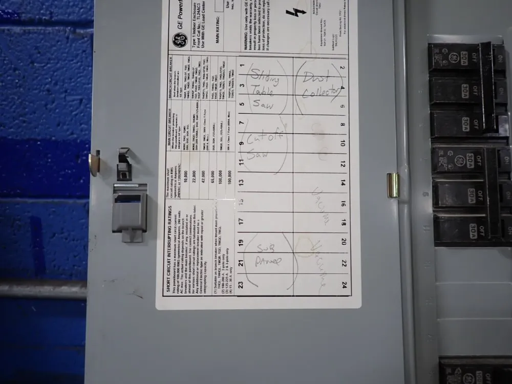 General Electric Load Center - Tl24ac3
