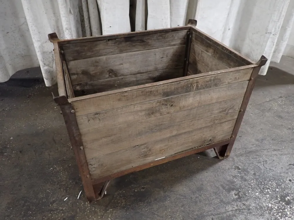 40" X 28" X 23" Stackable Crate