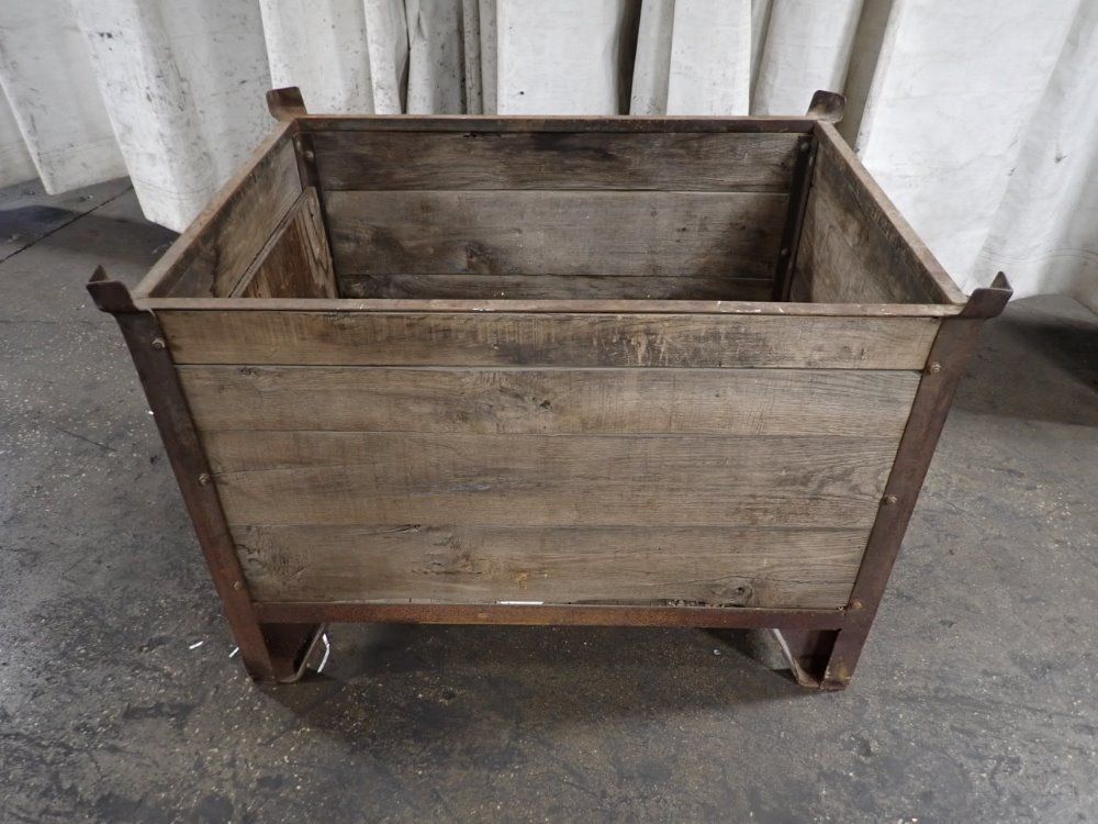 40" X 28" X 23" Stackable Crate