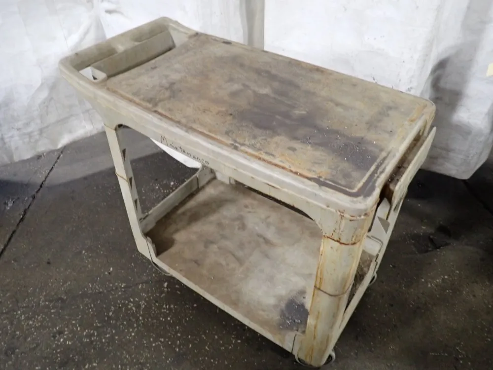 Rubbermaid 18" X 29" X 32" Cart