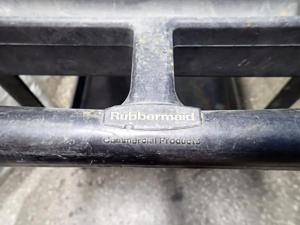 Rubbermaid 36" X 24" X 33" Cart