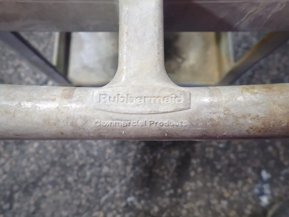 Rubbermaid 36" X 24" X 33" Cart