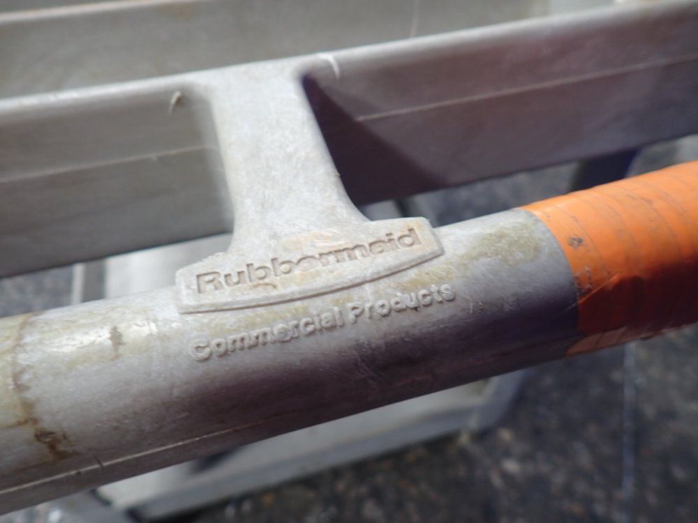 Rubbermaid 36" X 24" X 33" Cart