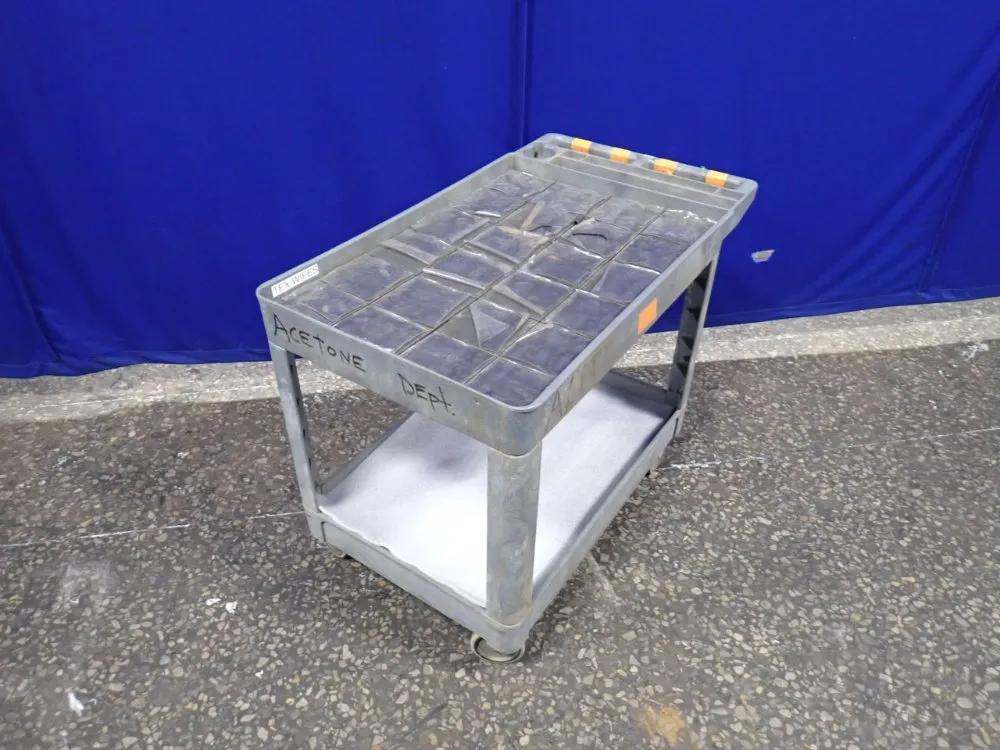 Rubbermaid 36" X 24" X 33" Cart