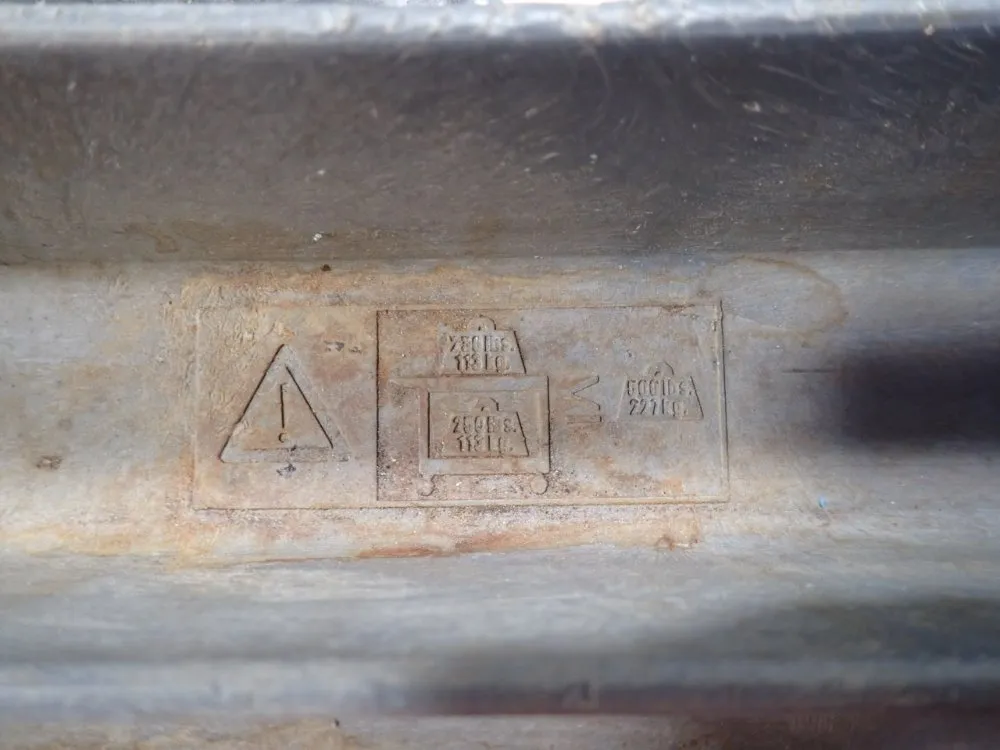 Rubbermaid 36" X 24" X 33" Cart