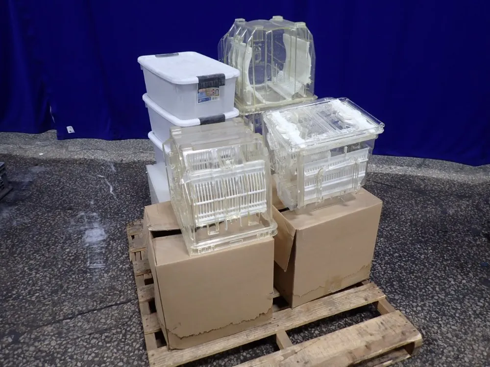 Wafer Carriers / Plastic Totes