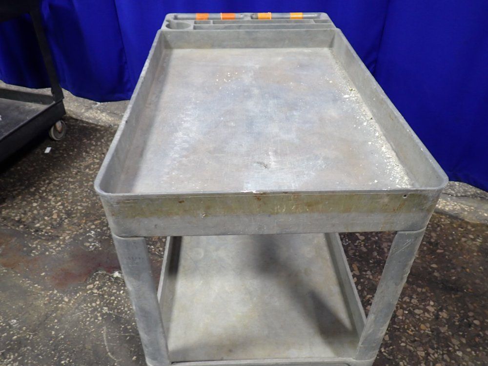 Rubbermaid 36" X 25" X 33" Cart