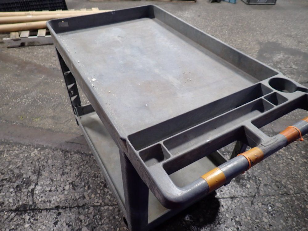 Rubbermaid 36" X 25" X 33" Cart