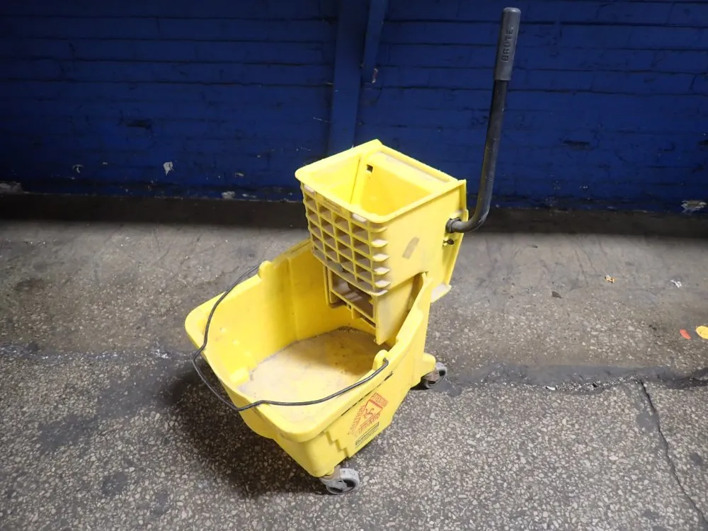 MOP BUCKET
