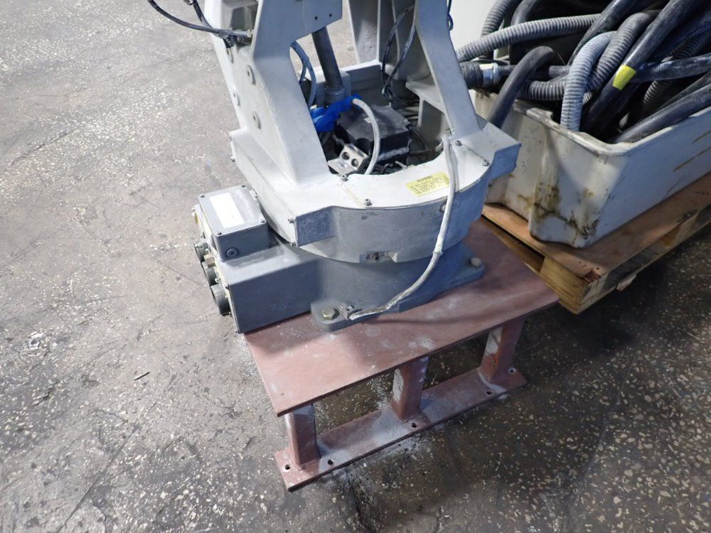 Yaskawa / Motoman Robot - Yr-sk16-c000