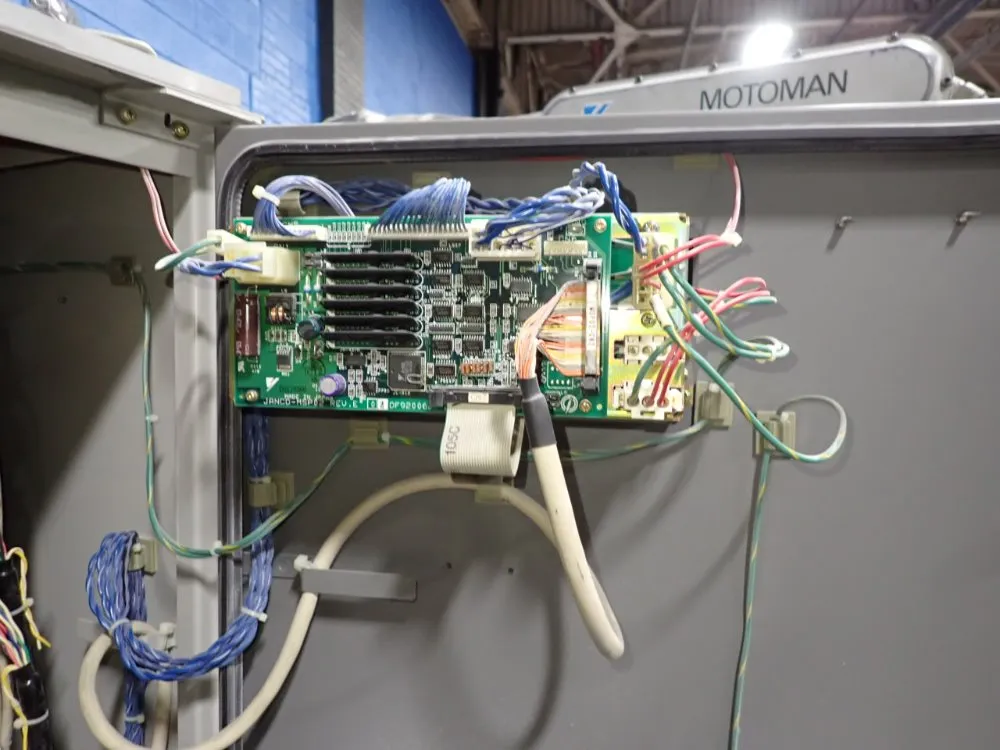 Yaskawa / Motoman Robot - Yr-sk16-c000