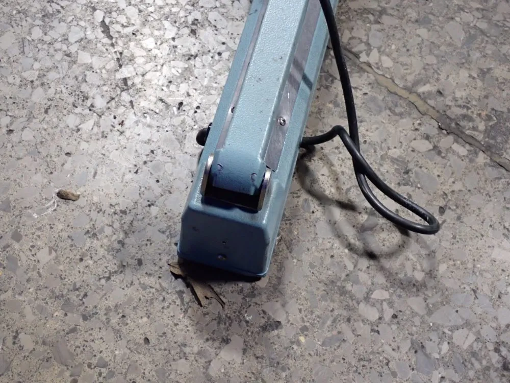 Uline 870 W Heat Sealer - H-1029