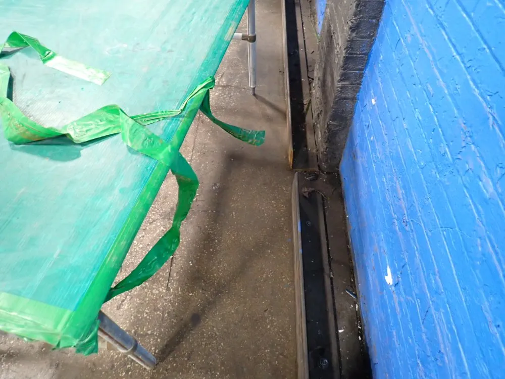 72"x 30" Work Bench W/hose Reel