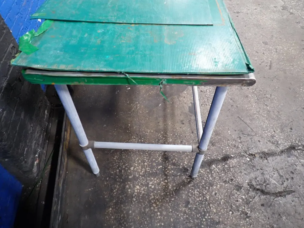 72"x 30" Work Bench W/hose Reel