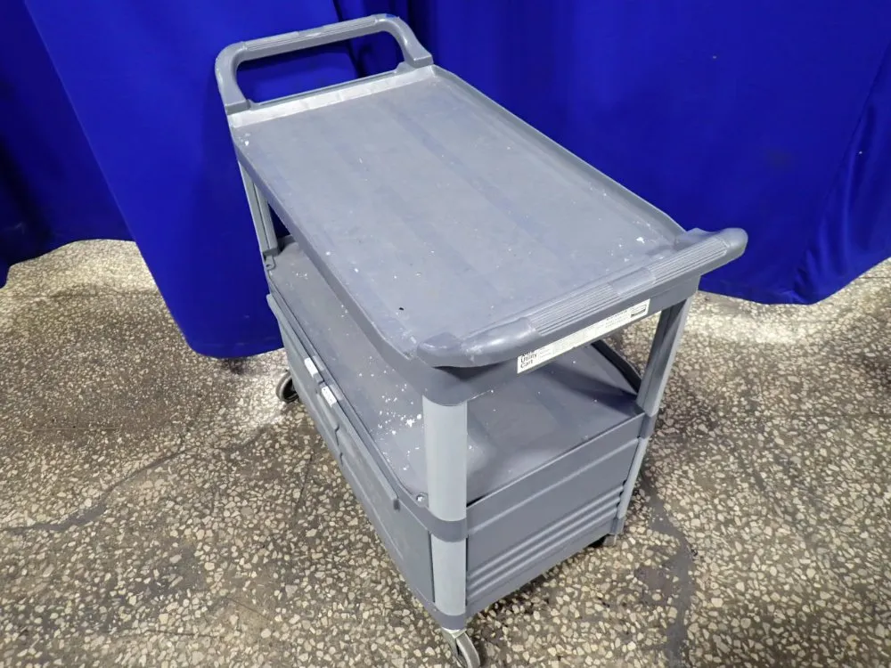 Rubbermaid 300 Lbs Cart W/ Compartment