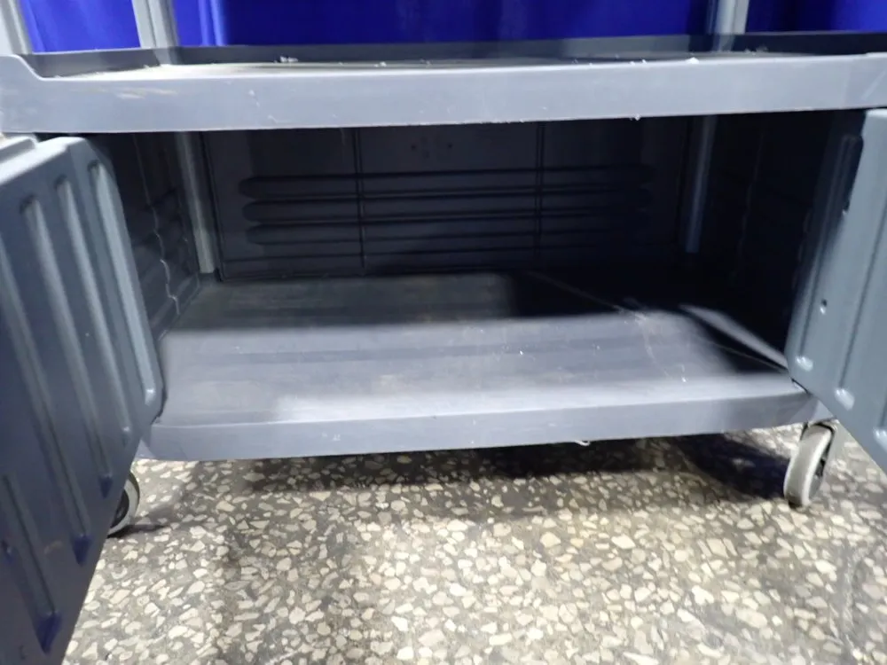 Rubbermaid 300 Lbs Cart W/ Compartment