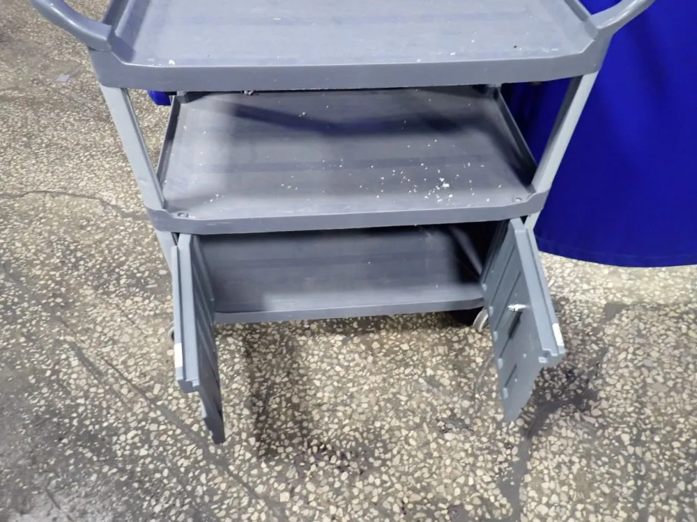 Rubbermaid 300 Lbs Cart W/ Compartment