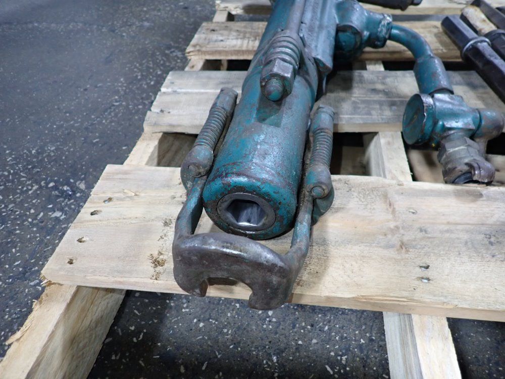 Pneumatic Jackhammer