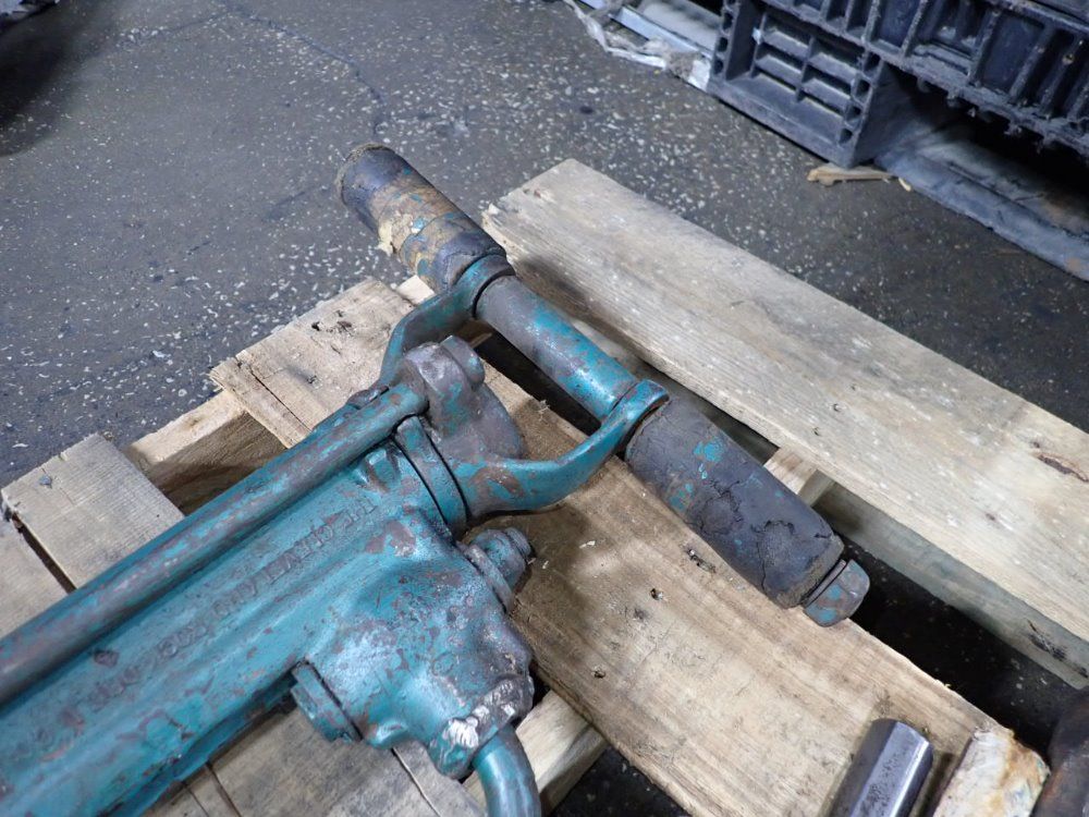 Pneumatic Jackhammer