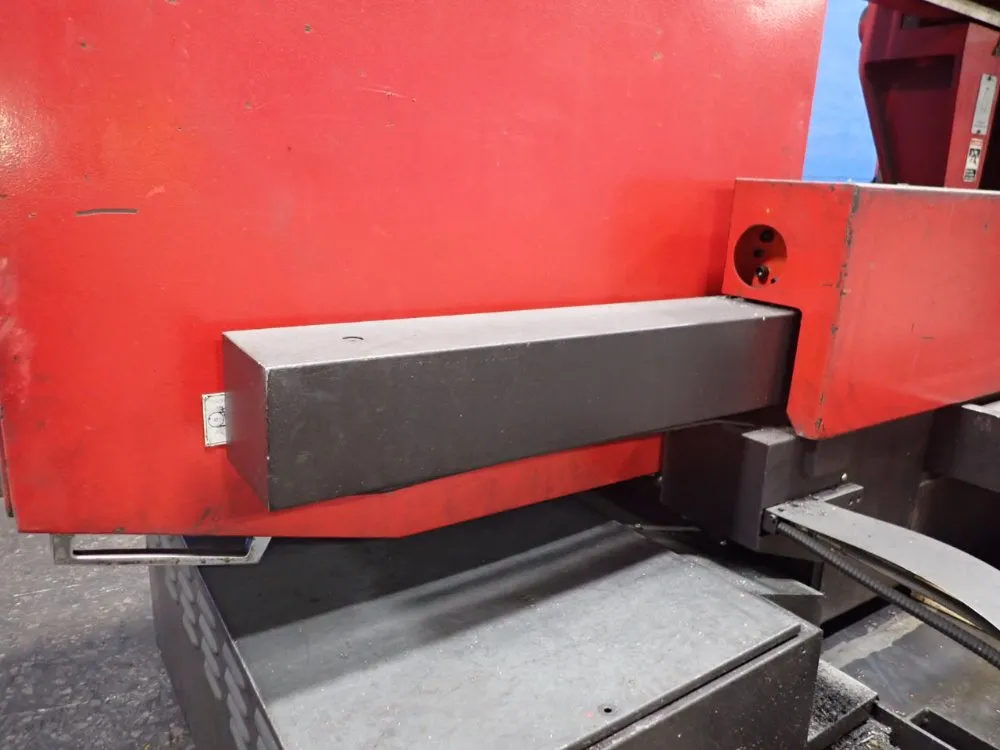 Amada 28" X 39" Horizontal Band Saw - H-700