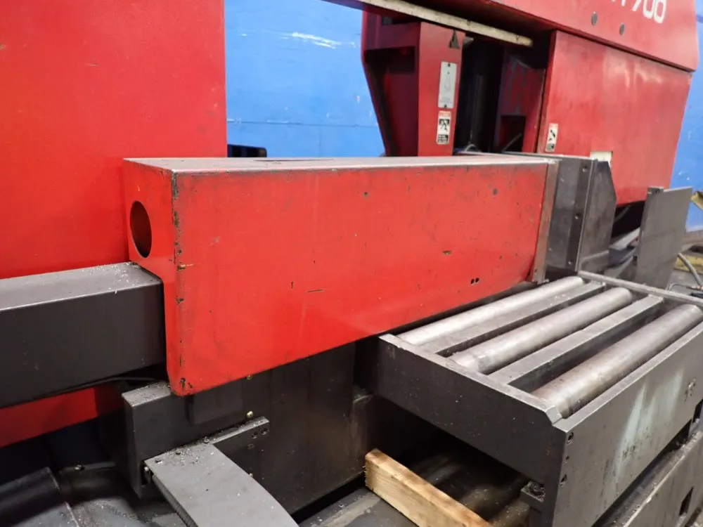 Amada 28" X 39" Horizontal Band Saw - H-700