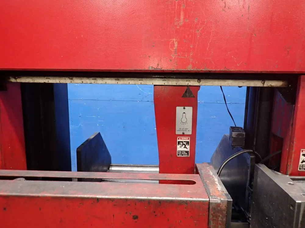 Amada 28" X 39" Horizontal Band Saw - H-700