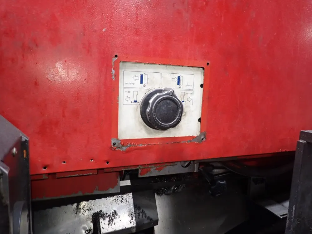 Amada 28" X 39" Horizontal Band Saw - H-700