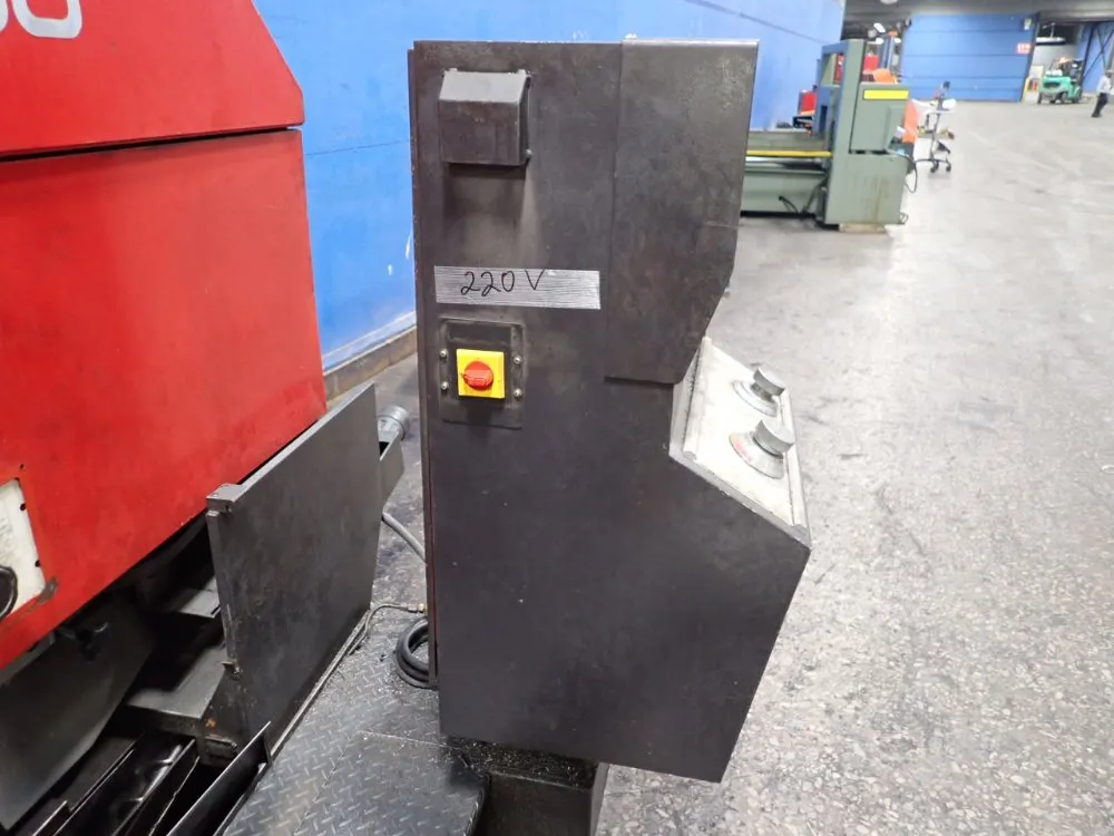 Amada 28" X 39" Horizontal Band Saw - H-700