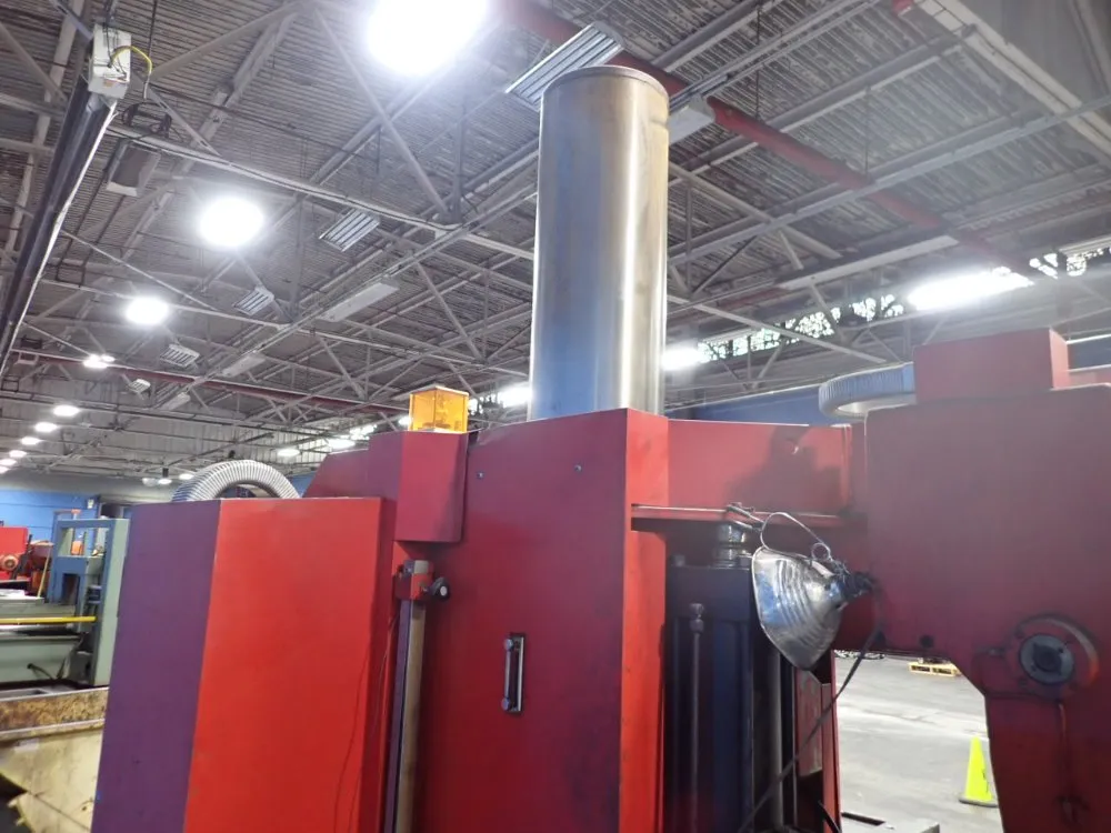 Amada 28" X 39" Horizontal Band Saw - H-700