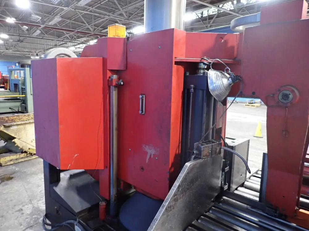 Amada 28" X 39" Horizontal Band Saw - H-700