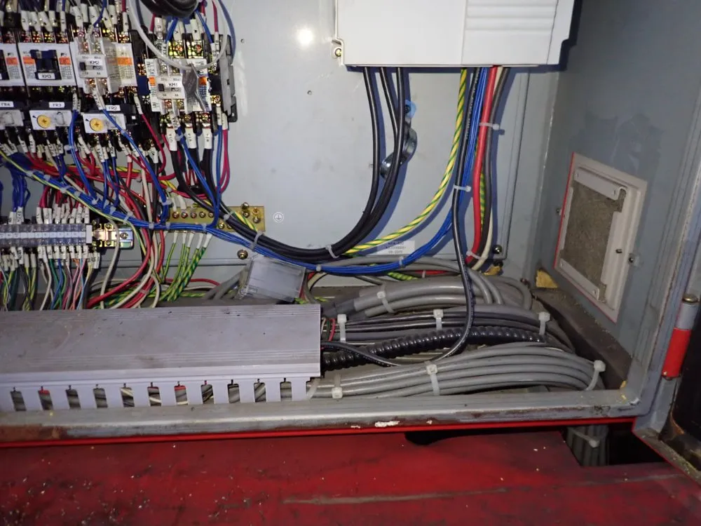 Amada 24" X 33" Horizontal Band Saw - Hfa530