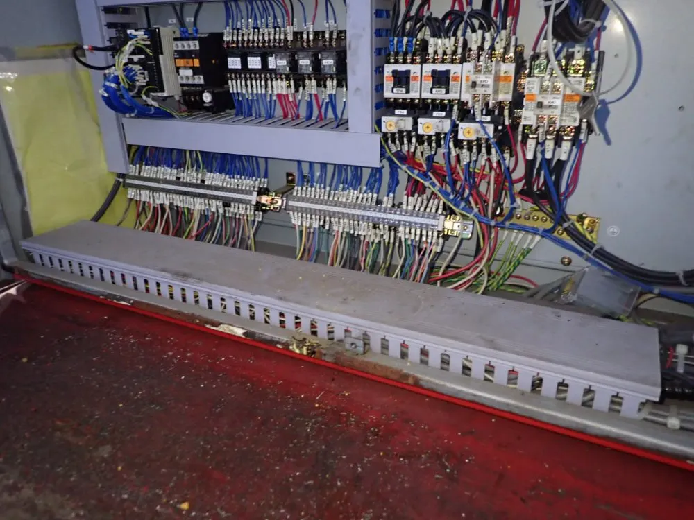 Amada 24" X 33" Horizontal Band Saw - Hfa530