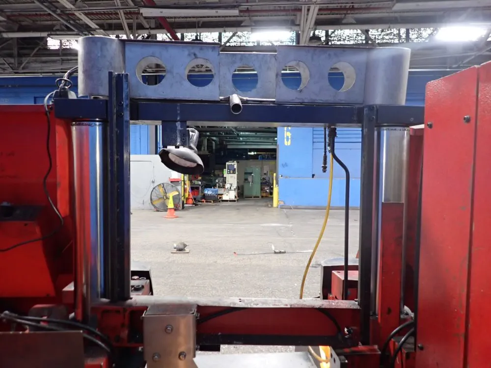 Amada 24" X 33" Horizontal Band Saw - Hfa530