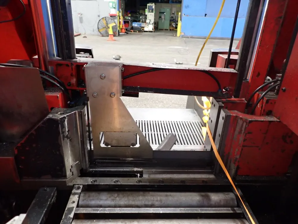 Amada 24" X 33" Horizontal Band Saw - Hfa530